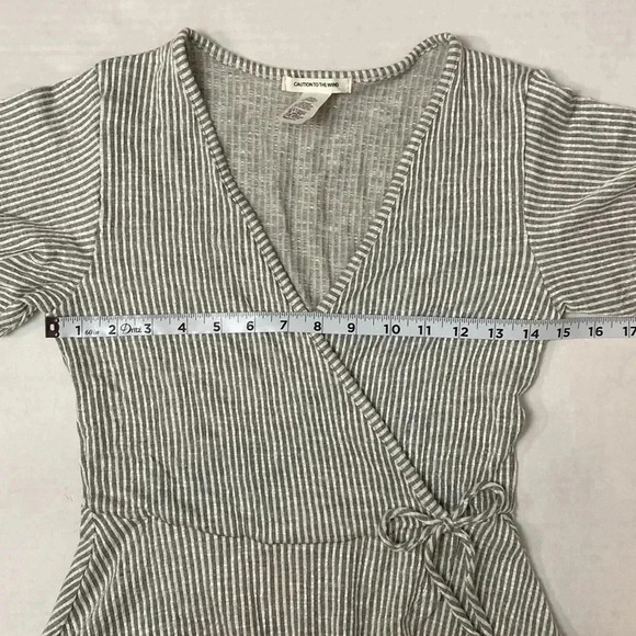 CAUTION TO THE WIND Women's Grey Peplum
Wrap Blouse Medium Med Top Shirt Gray - Picture 2 of 8